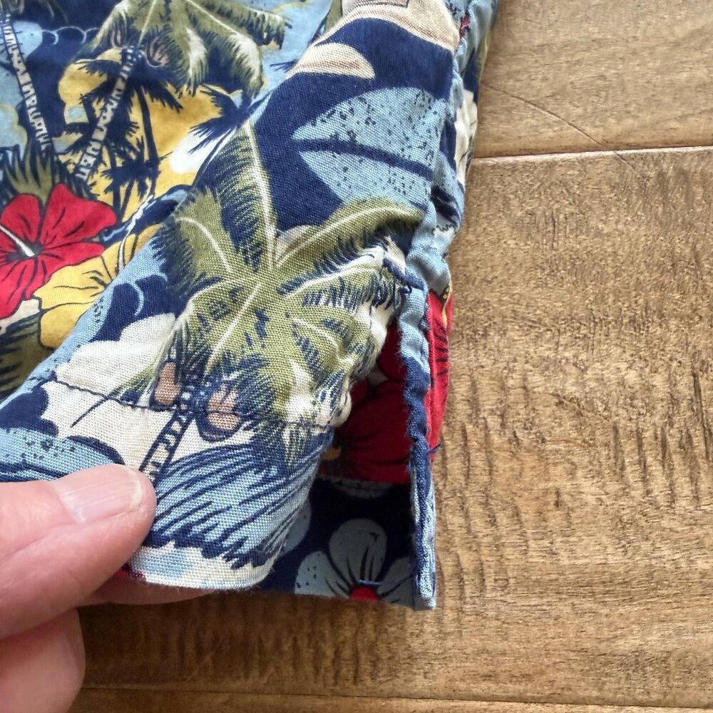 DISNEY PARKS boy's Mickey Mouse Hawaiian shirt (*XS) - Picture 4 of 6